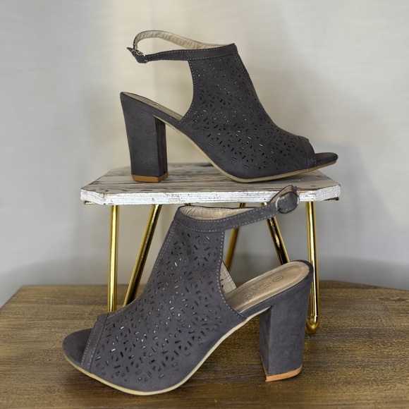 Charles Albert Gray Heels Elegant Design Size 8 - Picture 2 of 5